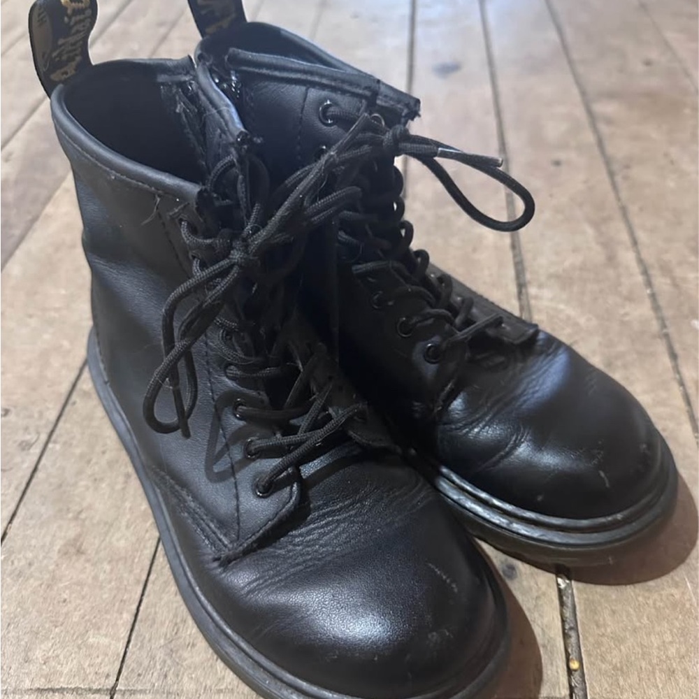 Kids youth sz 2 lace and zip-up Doc Marten combat boots